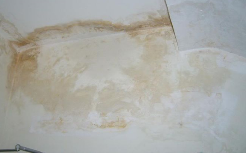 Vết nứt có thể gây thấm dột và ẩm mốc